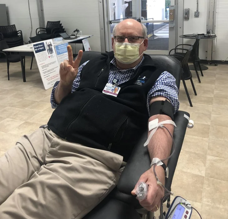 Dr. John Herzenberg donating blood